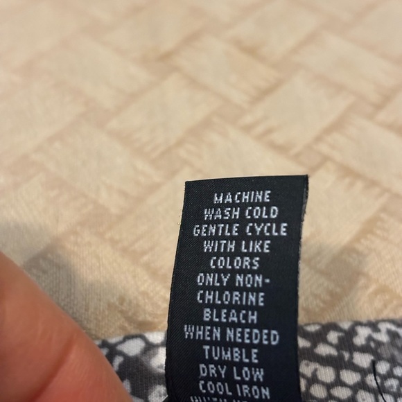 ❤️2/$15 or 3/$21❤️ INC Grey Snakeskin Print Tiered Skirt, Size XL - Picture 9 of 9